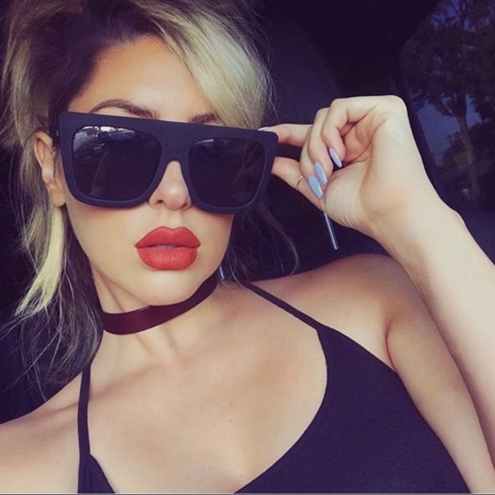 Quay Cafe Racer oversized sunglasses